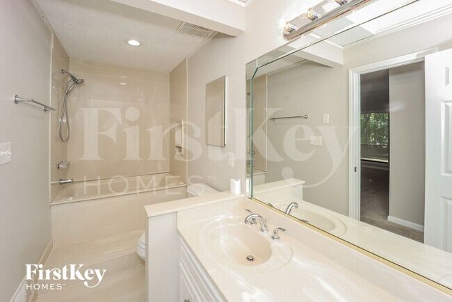 Building Photo - 815 San Remo Ct