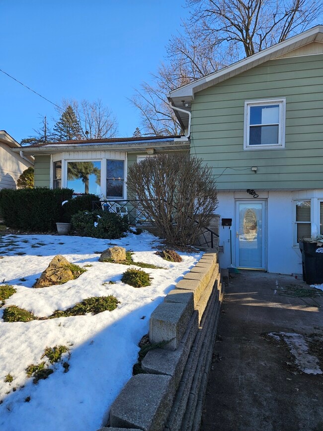 Building Photo - 1111 Briarcliff Ln