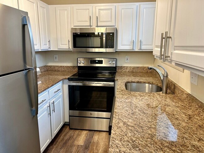 Building Photo - 70 Charles River Rd