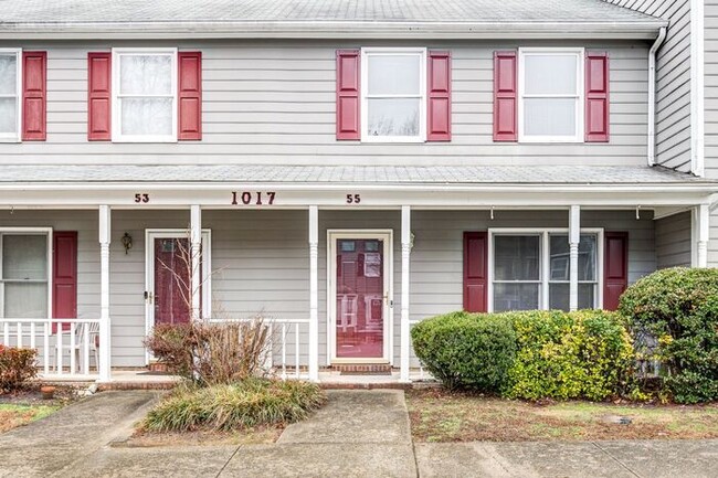 Building Photo - SW, Large Townhome, Wood/Vinyl Flooring, F...