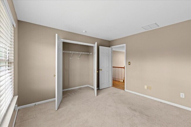 Building Photo - 49 Equestrian Dr