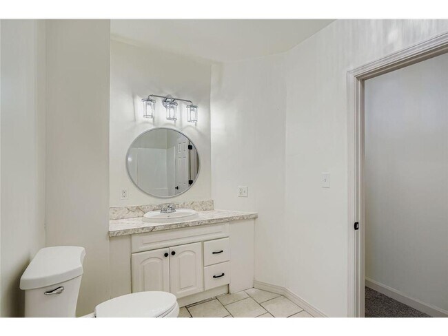 Building Photo - 610 Fairview Ave N