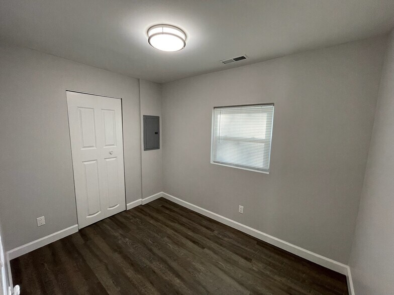 Building Photo - 33240 N Greentree Rd