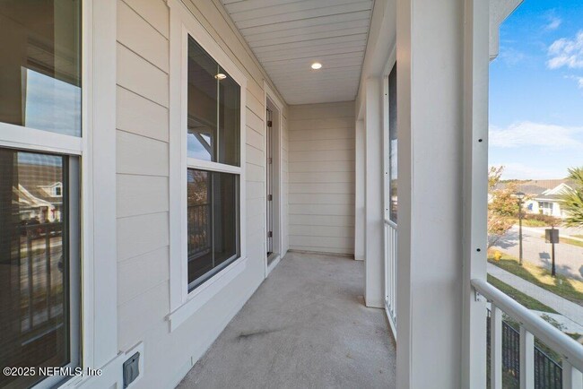 Building Photo - 405 Crestview Dr