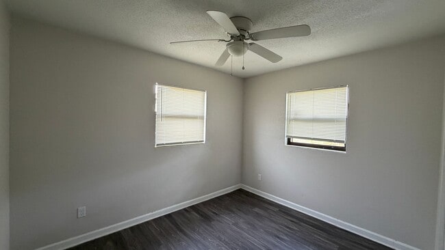 Building Photo - Cute 3Bed/1Bath Home with Carport and Large Yard in Conway Acres