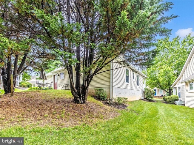 Building Photo - 1111 Jousting Way