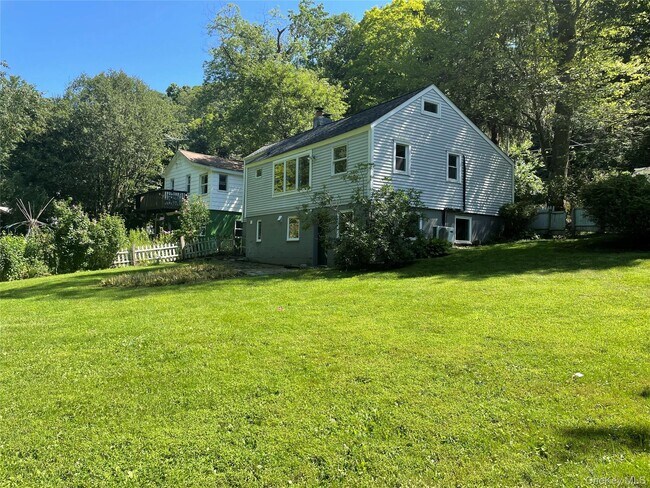 Building Photo - 114 Lake Kitchawan Dr