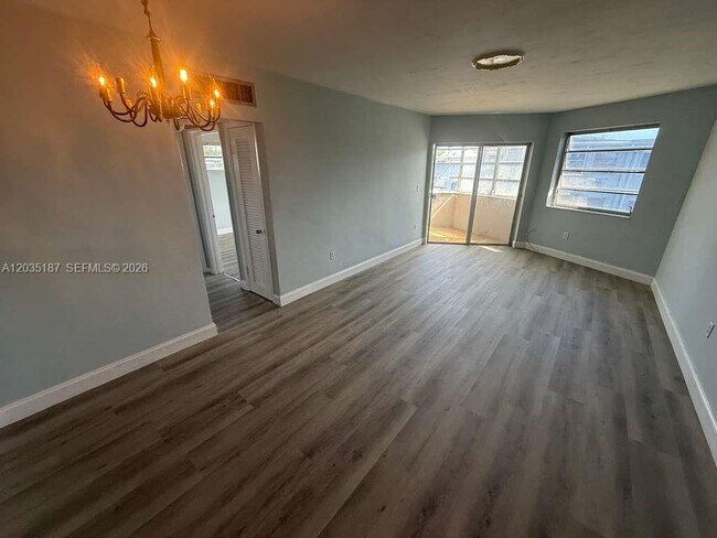Building Photo - 1663 NE Miami Gardens Dr