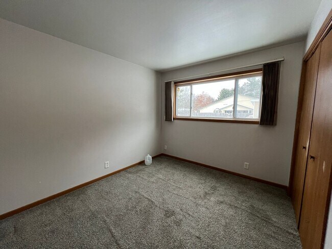 Building Photo - 2310 Radtke Ave