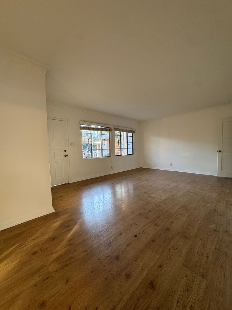 Interior Photo - Hayworth Courtyard Apartments – West Hollywood Living