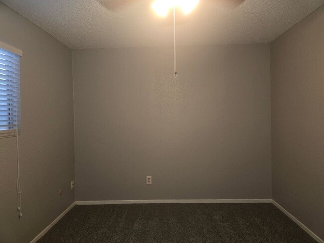 Building Photo - Spacious 2BD/2BTH with Private 2 Car Garage! (Ground Floor)