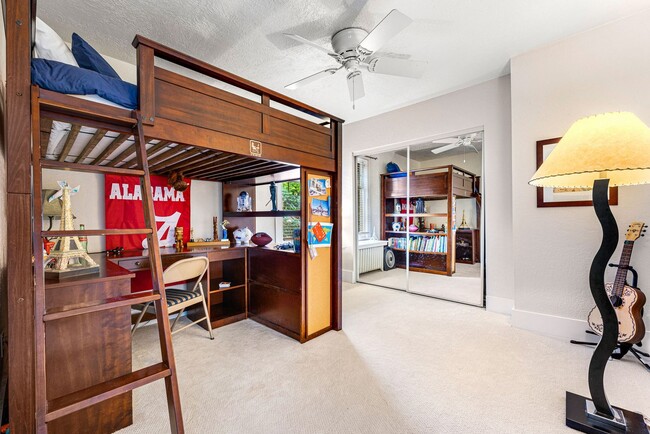 Building Photo - LOCATION LOCATION!! Stunning home located ...