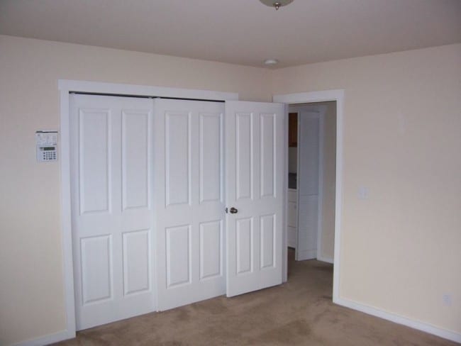 Building Photo - Townhome