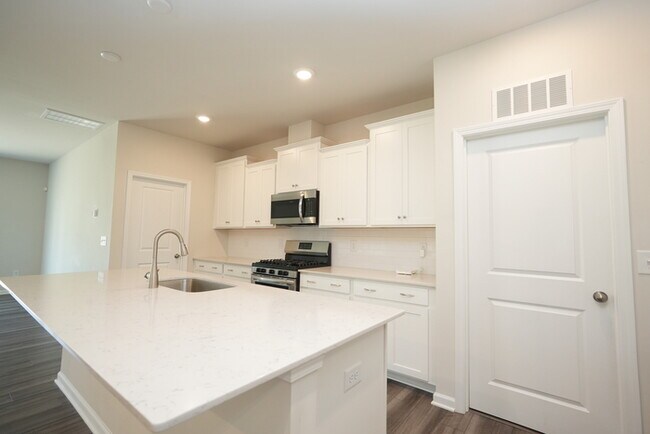 Building Photo - Spacious 4-Bedroom Home with Modern Comforts