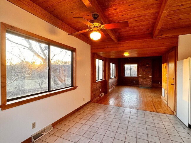 Building Photo - 2442 Red Hill Rd