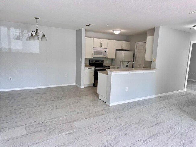 Building Photo - 5475 Vineland Rd