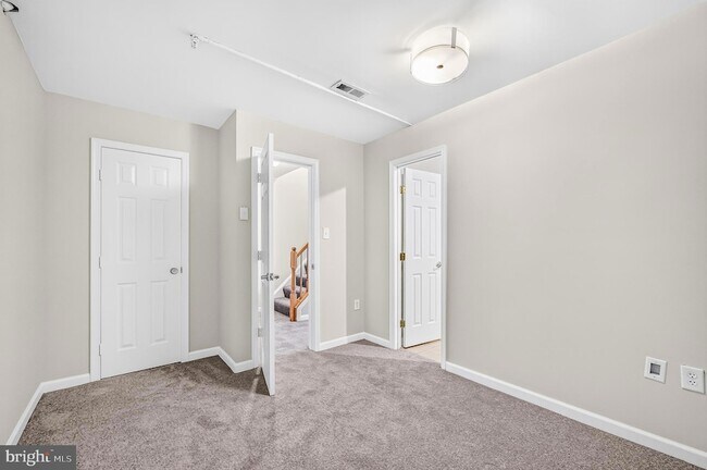 Building Photo - 9743 Quiet Brook Ln