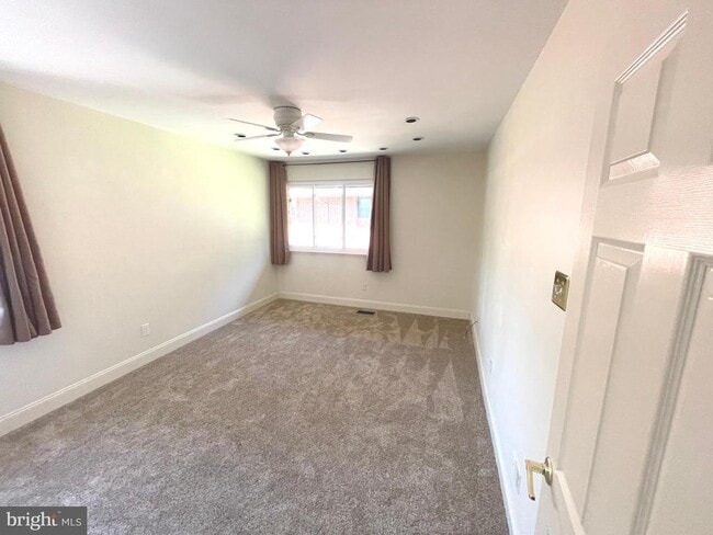 Building Photo - 301 Worthington Dr