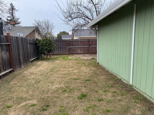 Building Photo - 4014-4016 Tresler Avenue