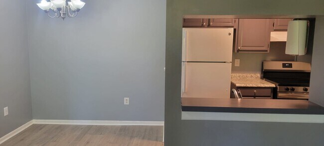 Building Photo - 1811 Ravens Crest Dr