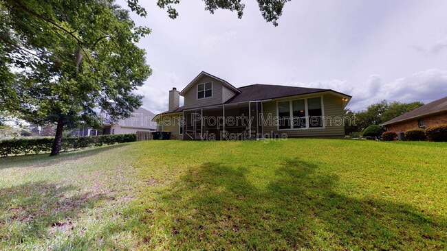 Building Photo - 11861 Lake Fern Dr