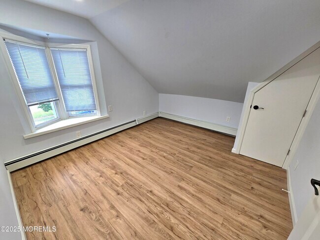 Building Photo - 408 4th Ave