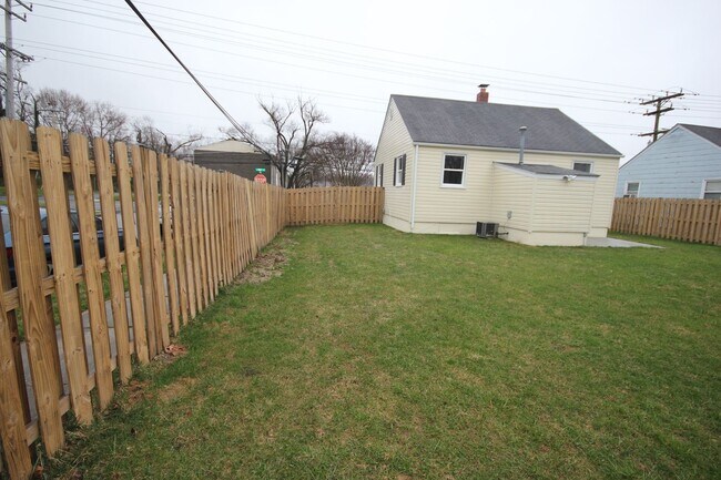 Building Photo - Renovated 2 Bedroom, 1 Bath Single-Family Home
