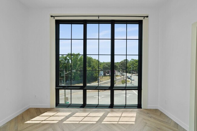 Building Photo - The 912 Building C