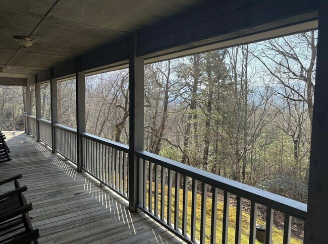 Building Photo - 462 Chalet Village Dr