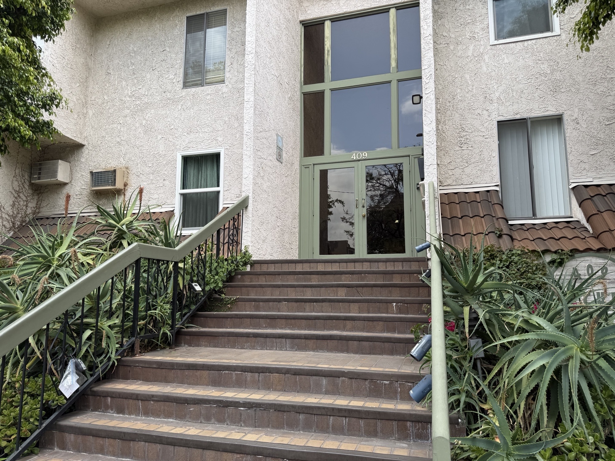 Building Photo - 409 Burchett St