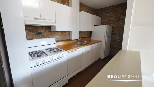 Building Photo - 1 bedroom in CHICAGO IL 60657