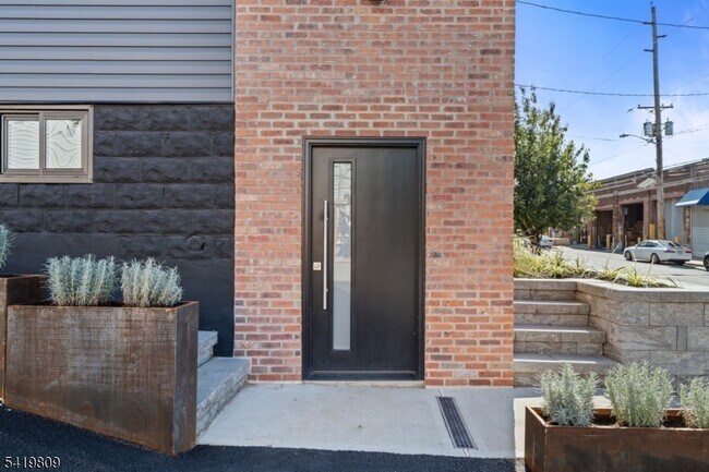 Building Photo - 246 Cortlandt St