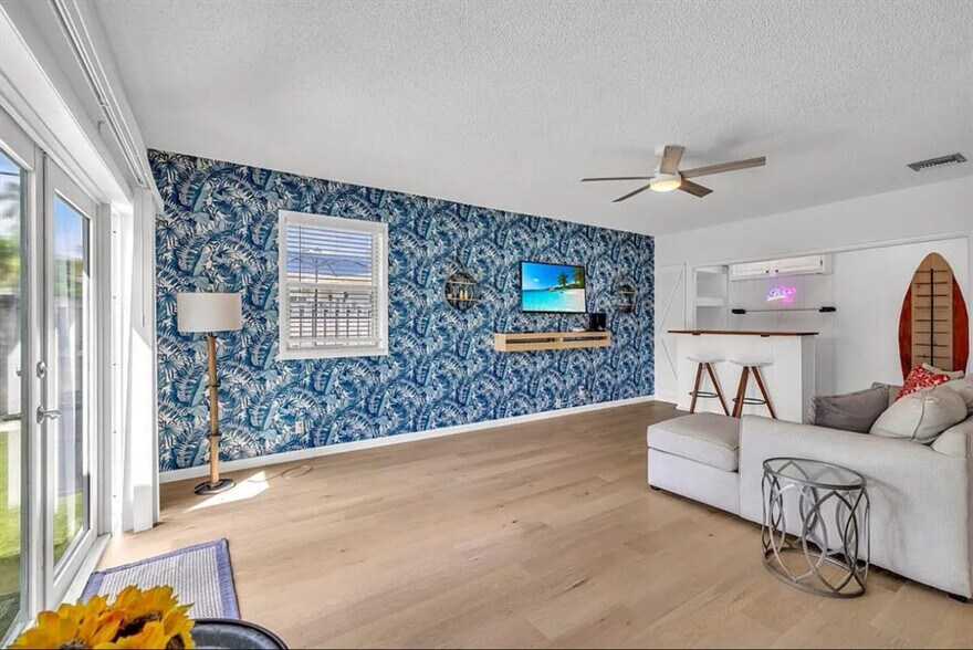 Building Photo - 1684 SE 10th Ave