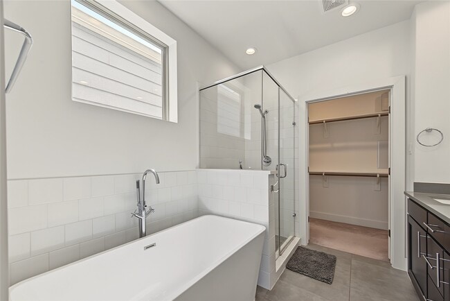 Building Photo - 2208 McGowen St