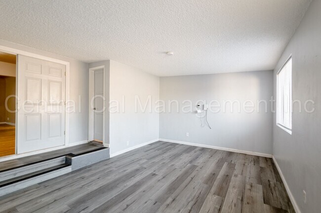 Building Photo - 2 Bedroom/1 Bath Home with Bonus Room  - $1650 per month!