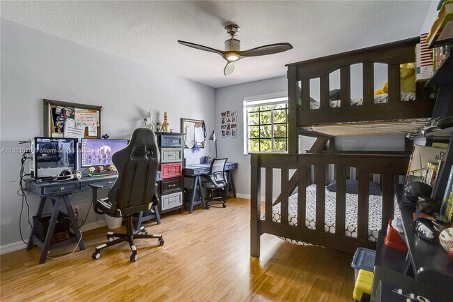 Building Photo - 4322 Fox Ridge Dr