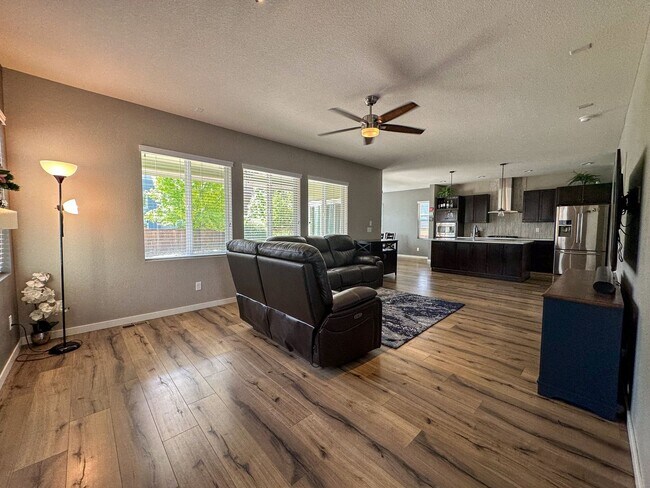 Building Photo - Upgraded 3-Bedroom home in Stepping Stone