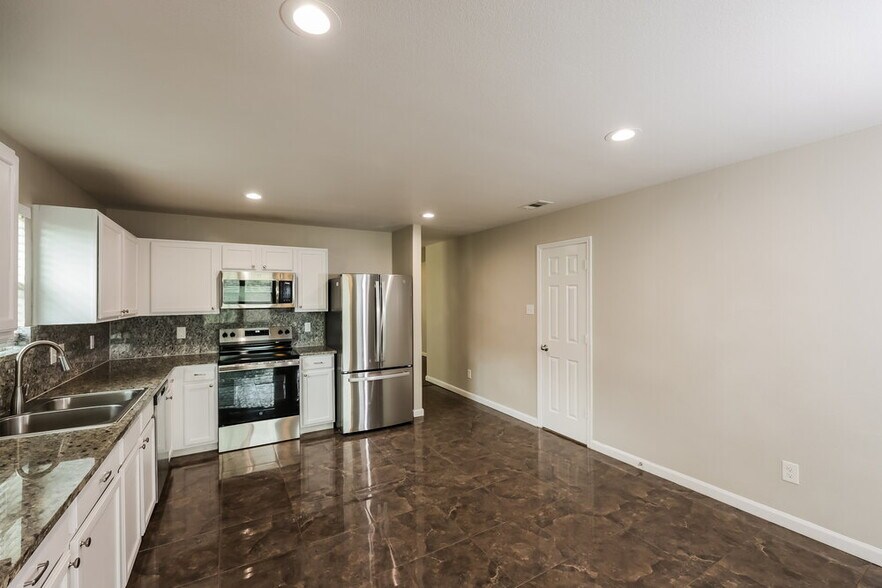 Building Photo - 8820 Elk Creek Ln