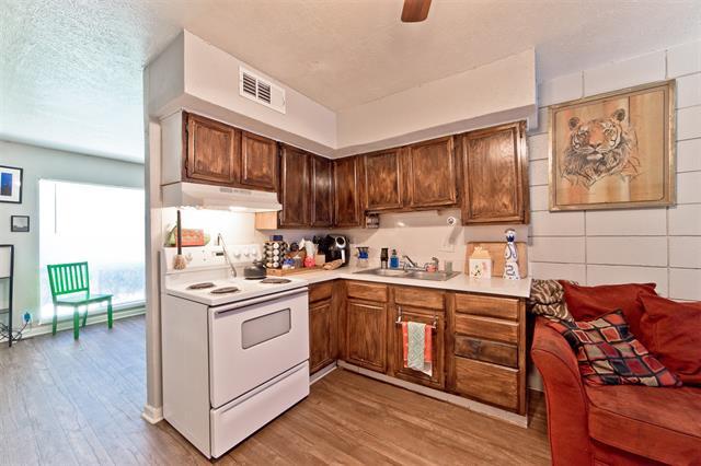 Building Photo - 9008 San Benito Way