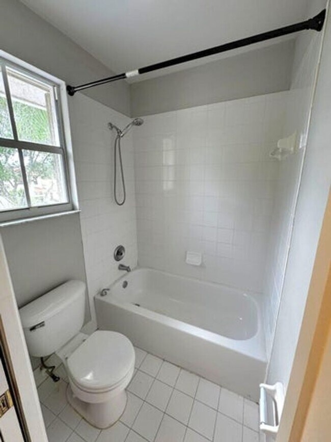 Building Photo - 4907 Pelican Manor