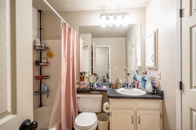 Building Photo - 3612 Queen Anne Way