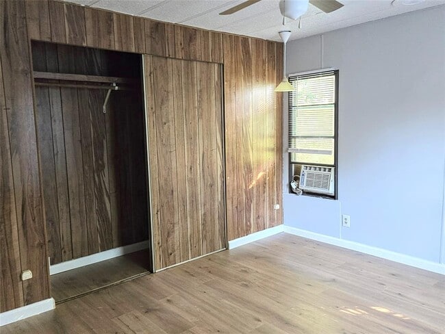 Building Photo - 858 Queenswood St