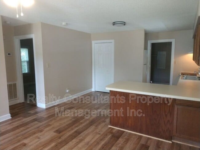 Building Photo - 1408 Woodmere Dr