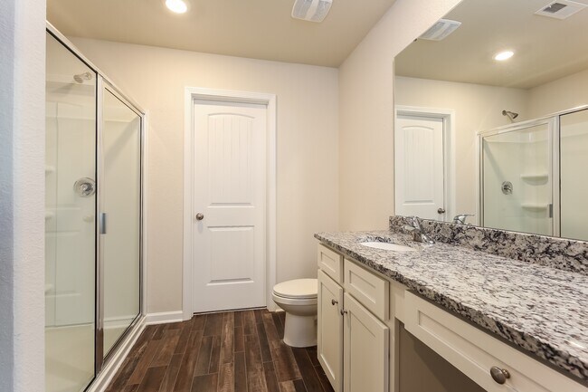 Building Photo - 2153 Southlea Dr