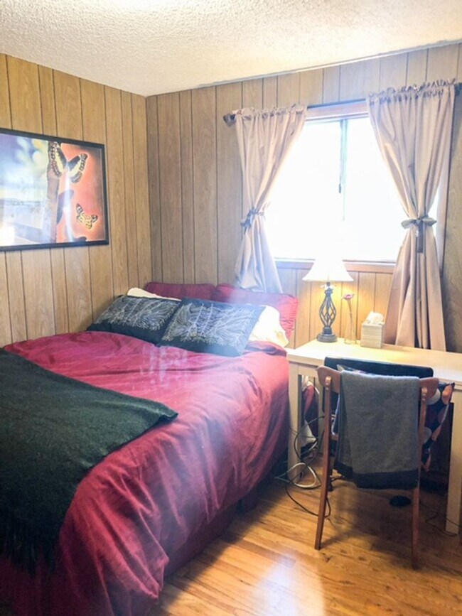 Building Photo - Great location in Milwaukie, OR! 3 bedroom...