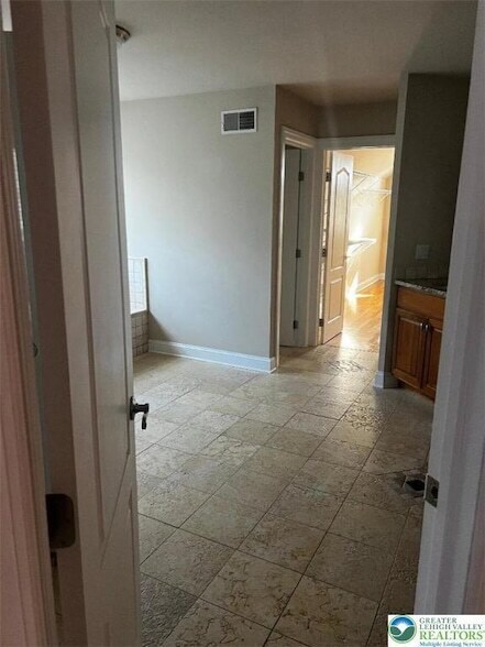 Building Photo - 59 Carousel Ln