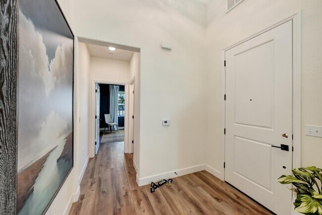 Building Photo - 2133 W Cardinal Ave