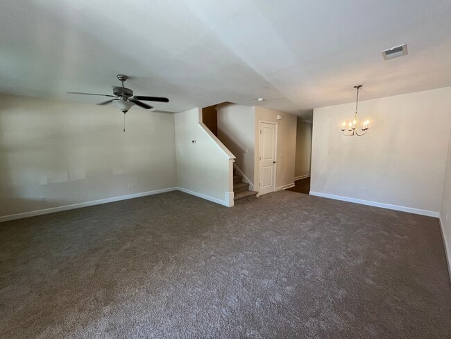 Building Photo - 3 Bedroom, 2.5 Bath Townhome