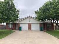 Building Photo - 2318 Wildewood Dr