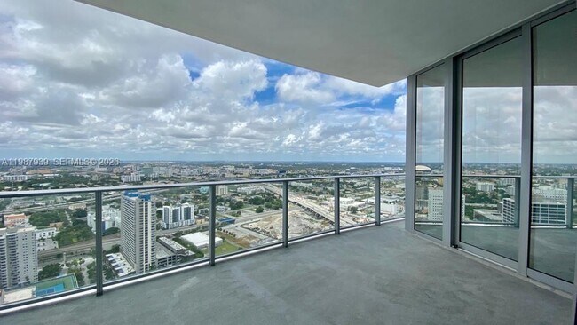 Building Photo - 851 NE 1st Ave